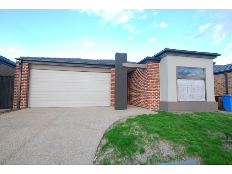 14 Charlock Drive, Cranbourne North VIC 3977
