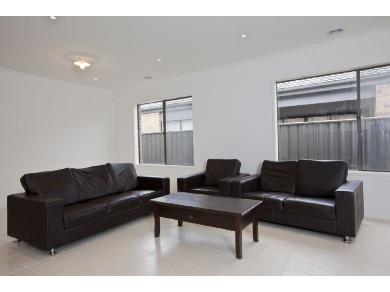 14 Charlock Drive, Cranbourne North VIC 3977