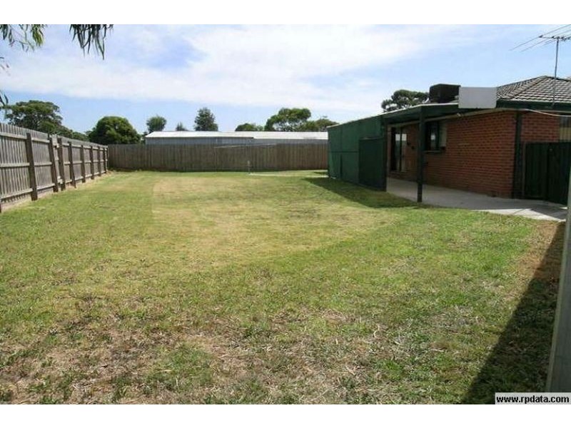 15 Hunter Court, Cranbourne North VIC 3977