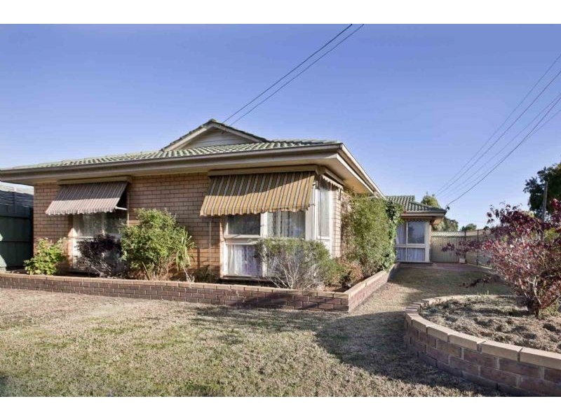 18 Clairmont Avenue, Cranbourne VIC 3977