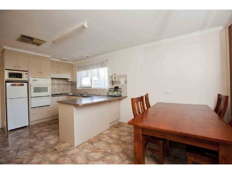 18 Clairmont Avenue, Cranbourne VIC 3977