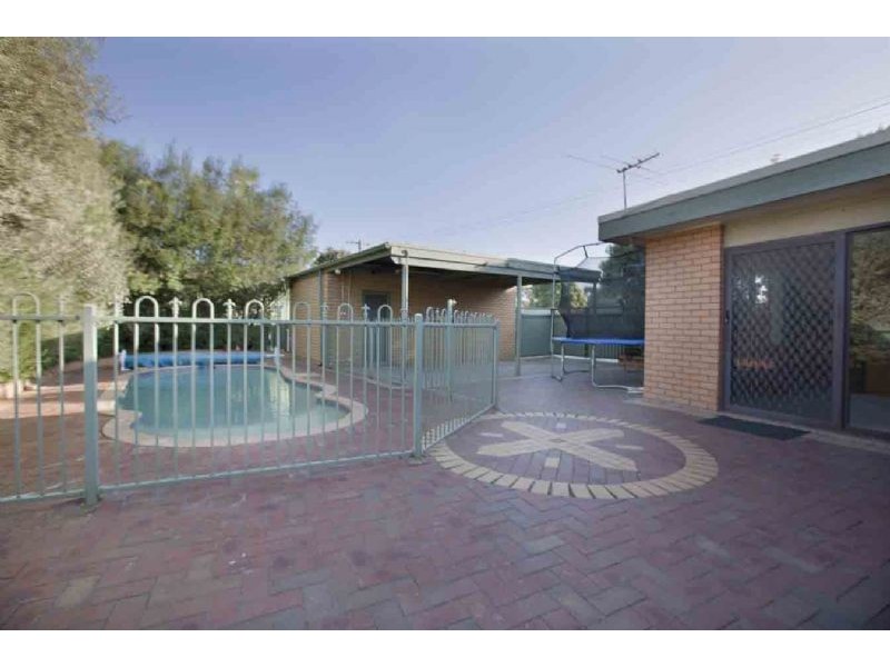 18 Clairmont Avenue, Cranbourne VIC 3977