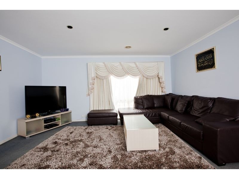24 Seacombe Place, Cranbourne VIC 3977