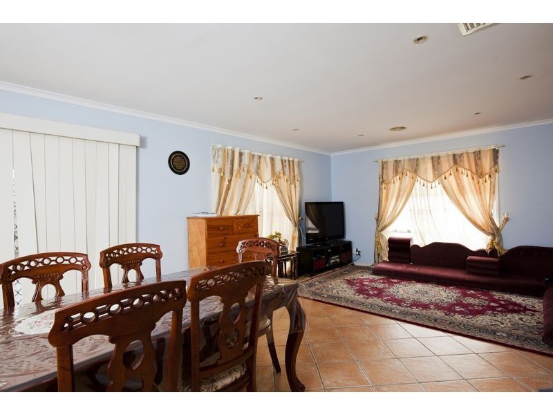 24 Seacombe Place, Cranbourne VIC 3977