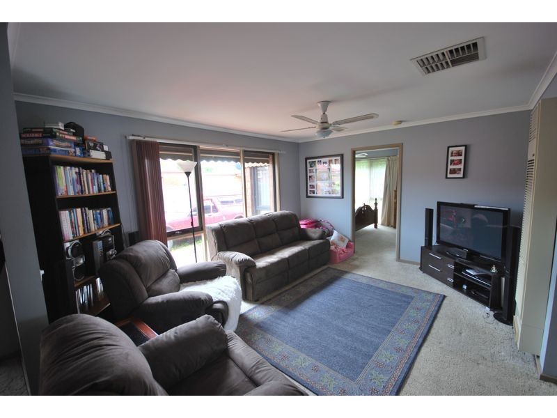 68 Gipps Crescent, Cranbourne North VIC 3977