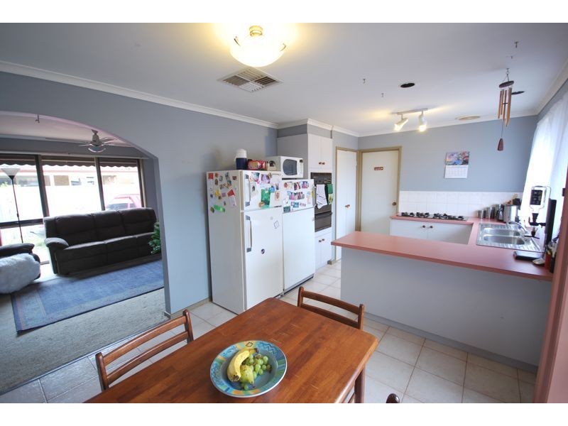 68 Gipps Crescent, Cranbourne North VIC 3977