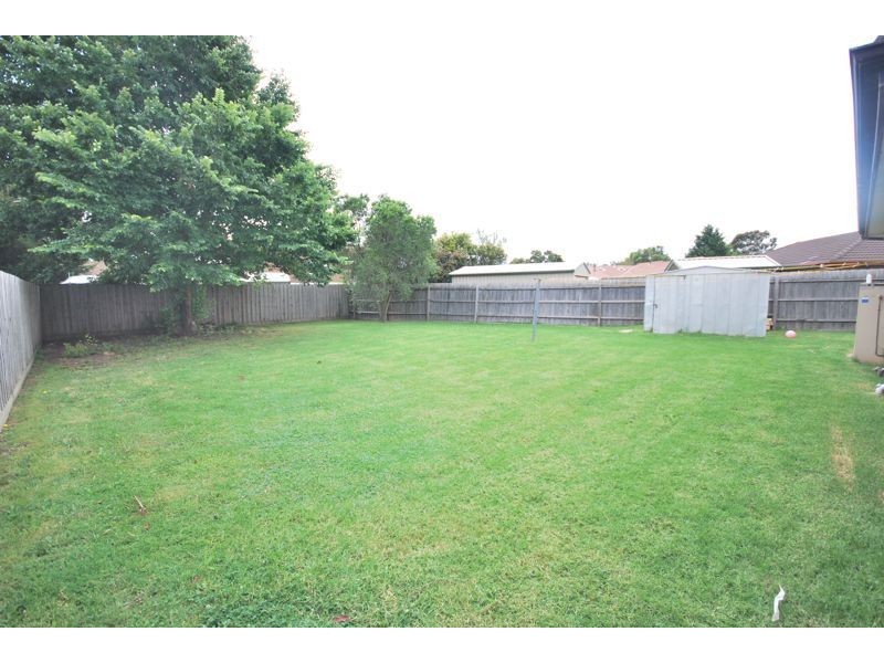 68 Gipps Crescent, Cranbourne North VIC 3977