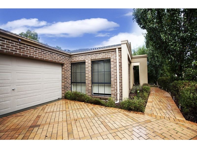 31 Waterside Drive, Cranbourne East VIC 3977