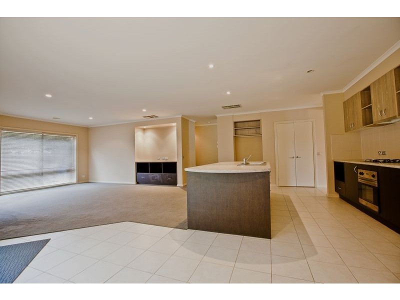 31 Waterside Drive, Cranbourne East VIC 3977