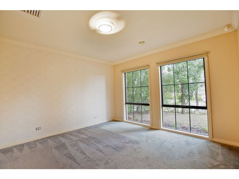 31 Waterside Drive, Cranbourne East VIC 3977