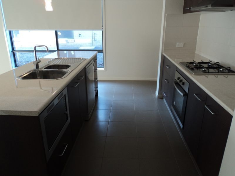 13 Hackney Circuit, Cranbourne East VIC 3977