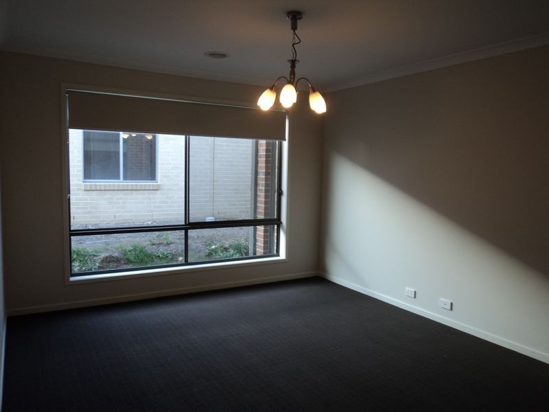 13 Hackney Circuit, Cranbourne East VIC 3977