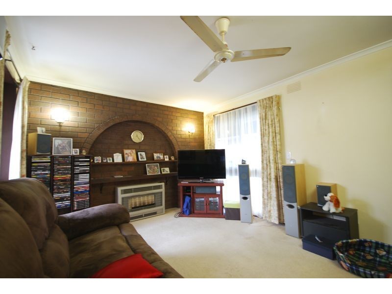 4 Rosalie Avenue, Cranbourne VIC 3977