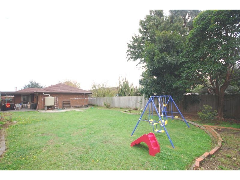 4 Rosalie Avenue, Cranbourne VIC 3977