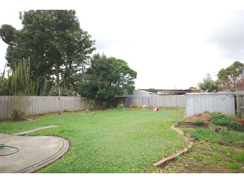 4 Rosalie Avenue, Cranbourne VIC 3977