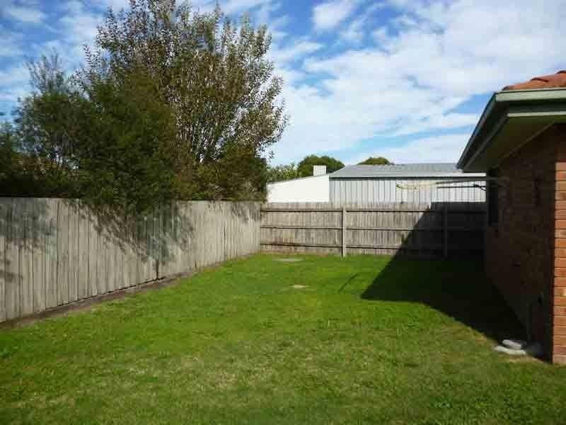 23 Samantha Crescent, Cranbourne North VIC 3977