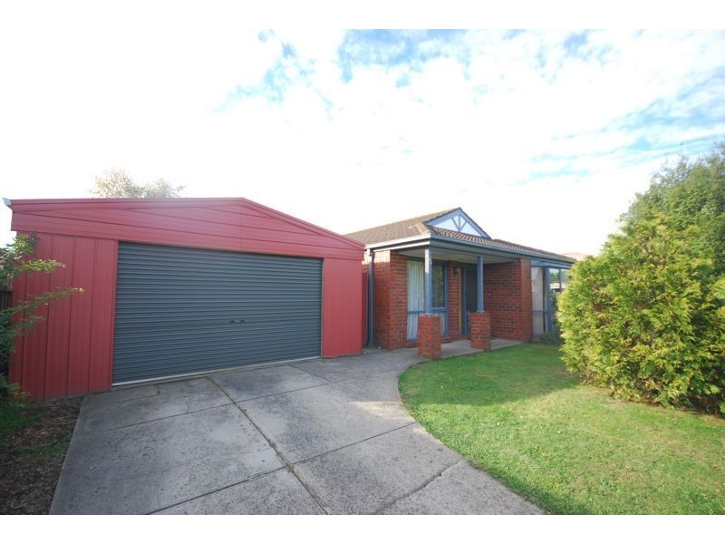 5 Douglas Court, Cranbourne West VIC 3977