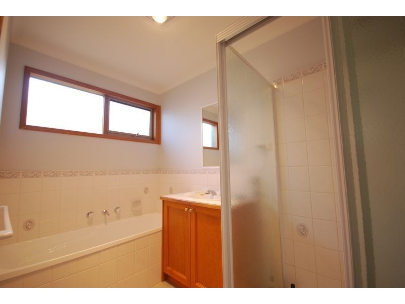 5 Douglas Court, Cranbourne West VIC 3977