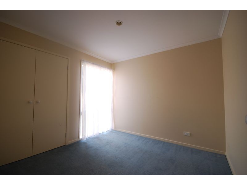 10 Manor Court, Cranbourne East VIC 3977