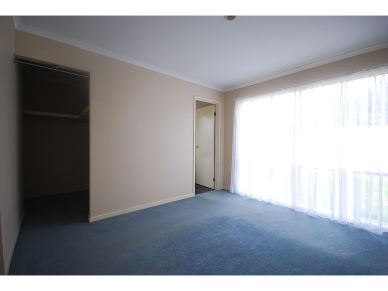 10 Manor Court, Cranbourne East VIC 3977