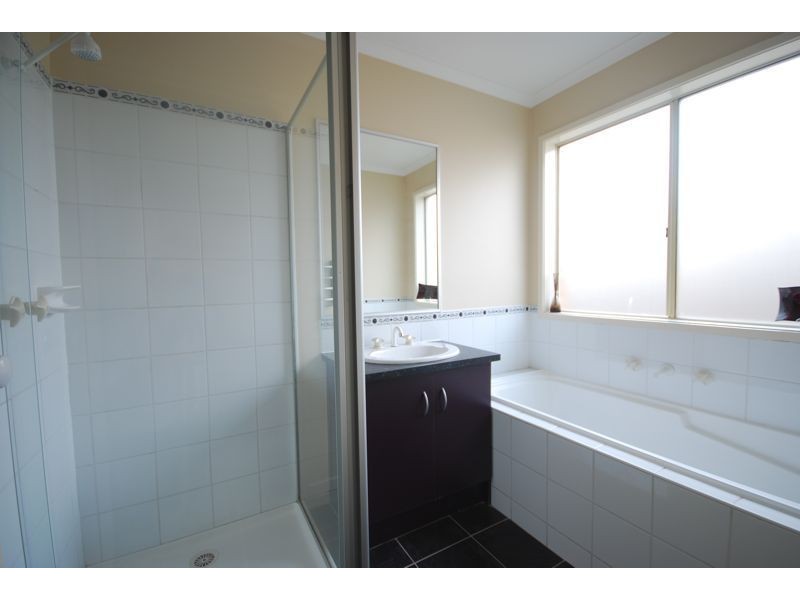 10 Manor Court, Cranbourne East VIC 3977