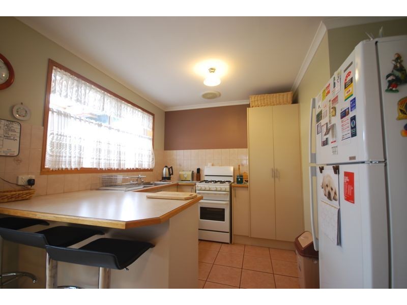 33 Samantha Crescent, Cranbourne North VIC 3977