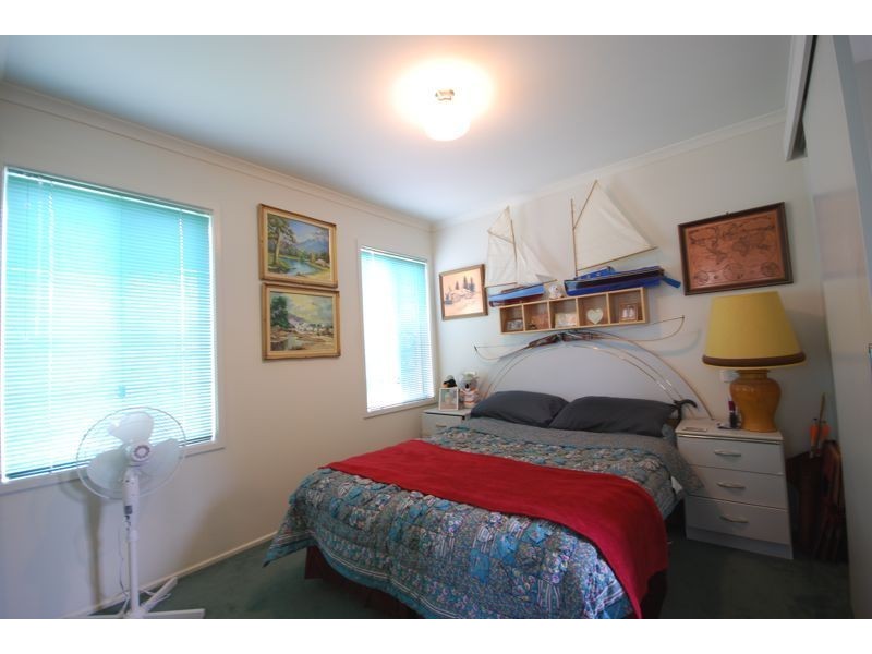 33 Samantha Crescent, Cranbourne North VIC 3977