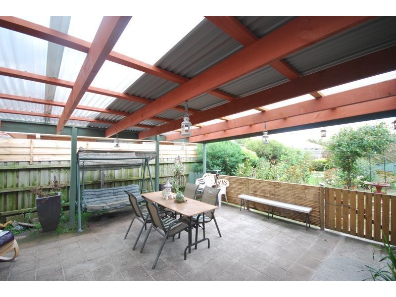 33 Samantha Crescent, Cranbourne North VIC 3977