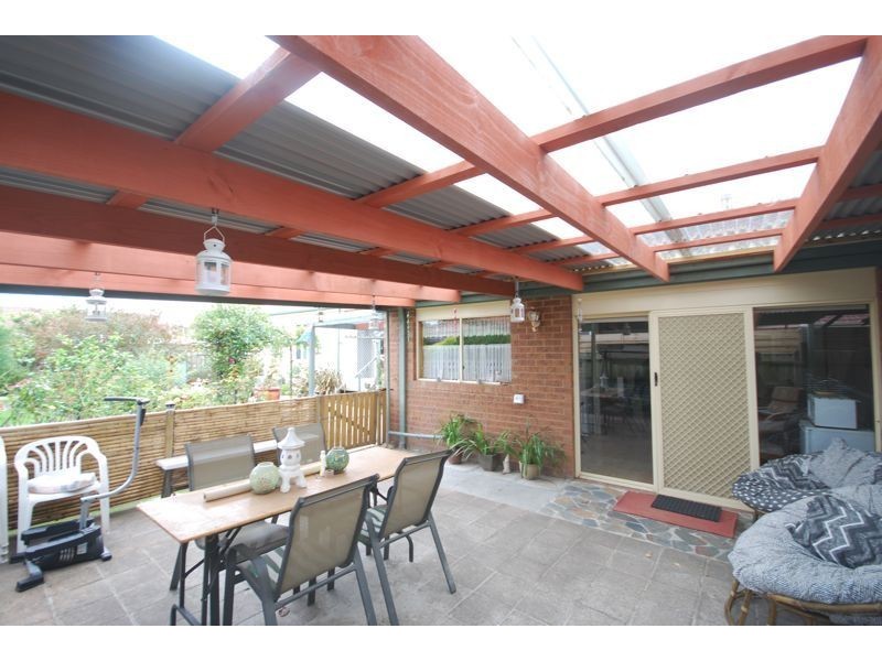 33 Samantha Crescent, Cranbourne North VIC 3977