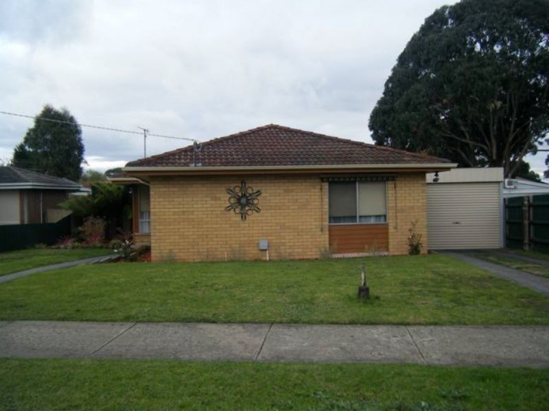21 Fairbairn Road, Cranbourne VIC 3977