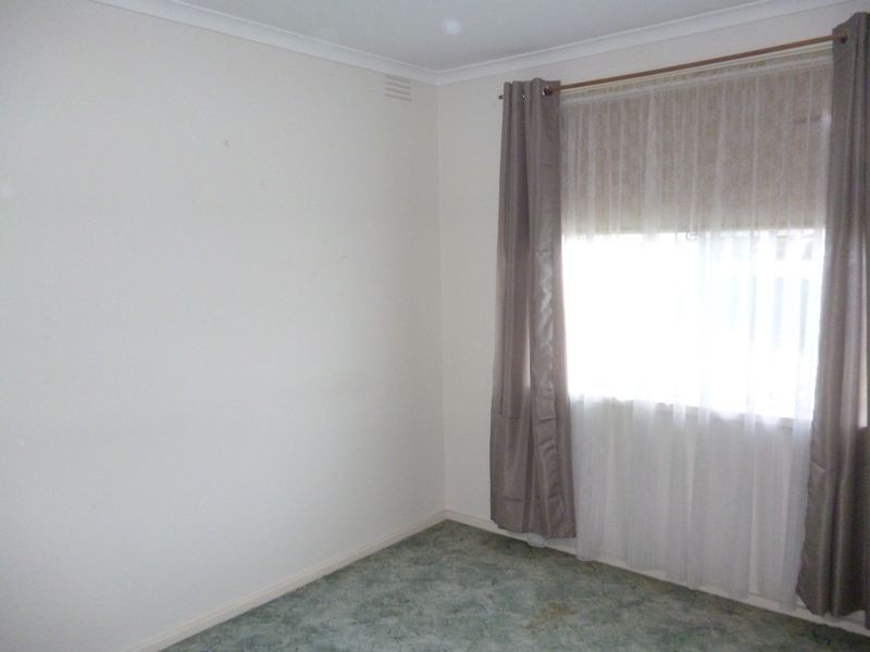 21 Fairbairn Road, Cranbourne VIC 3977