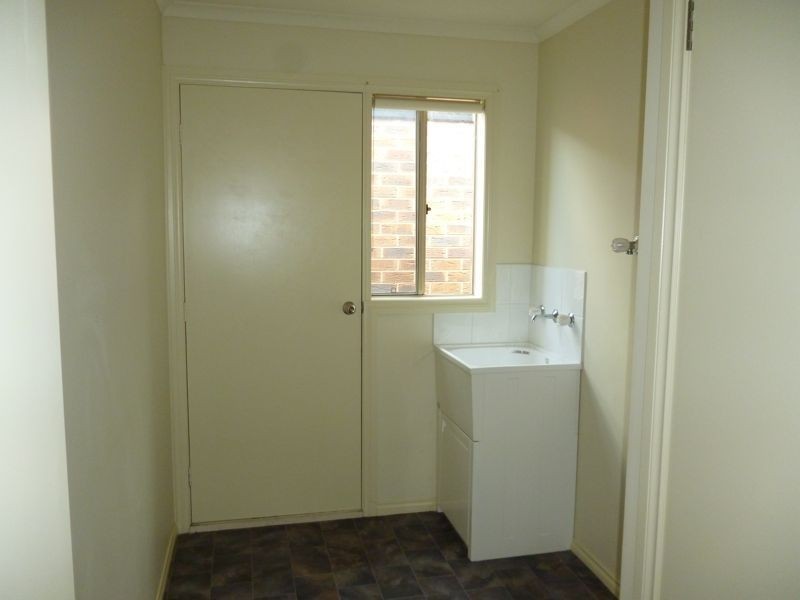10 Tyndall Street, Cranbourne East VIC 3977
