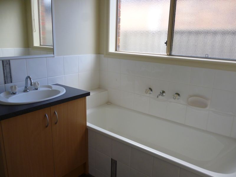 10 Tyndall Street, Cranbourne East VIC 3977