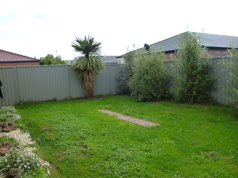 10 Tyndall Street, Cranbourne East VIC 3977
