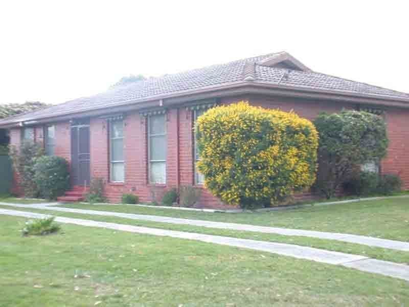 10 Green Valley Crescent, Hampton Park VIC 3976