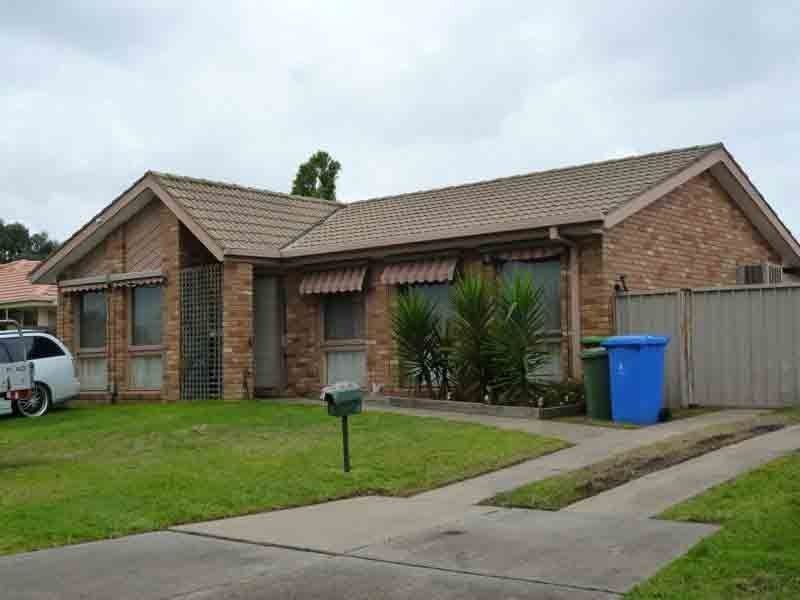 8 Rebecca Court, Cranbourne North VIC 3977