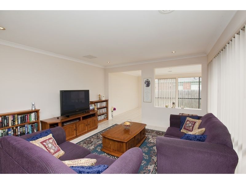 37 Bellbrae Crescent, Cranbourne West VIC 3977