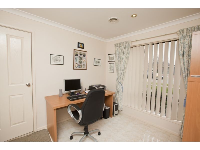 37 Bellbrae Crescent, Cranbourne West VIC 3977