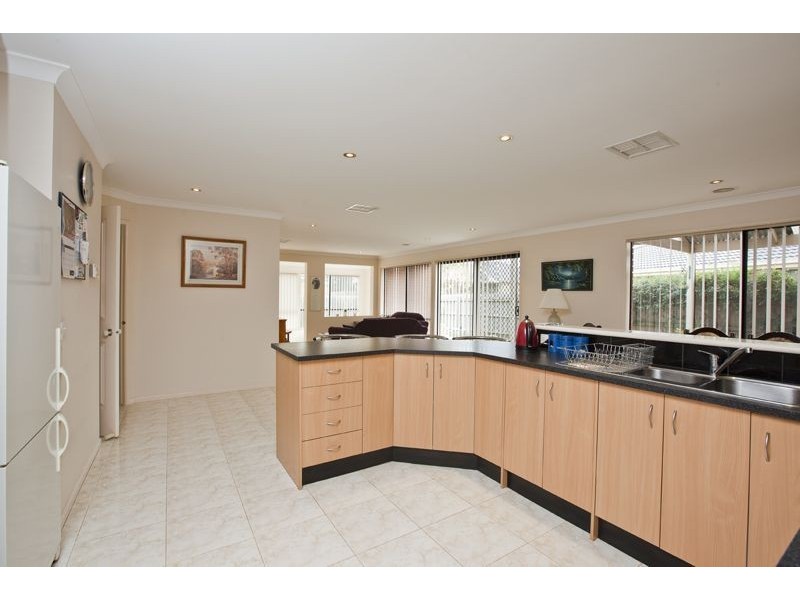 37 Bellbrae Crescent, Cranbourne West VIC 3977