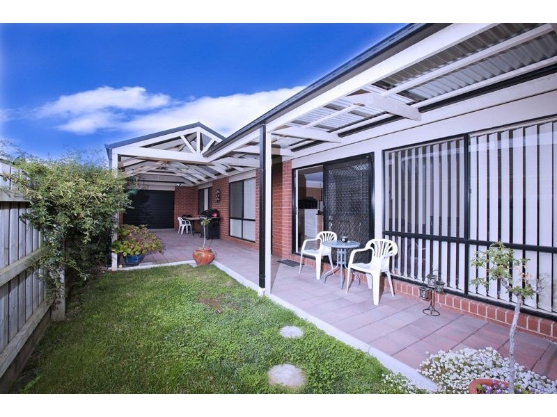 37 Bellbrae Crescent, Cranbourne West VIC 3977