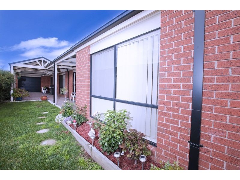 37 Bellbrae Crescent, Cranbourne West VIC 3977