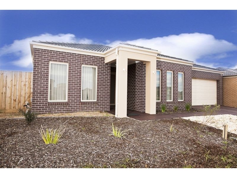 4 Kirwan Drive, Cranbourne East VIC 3977
