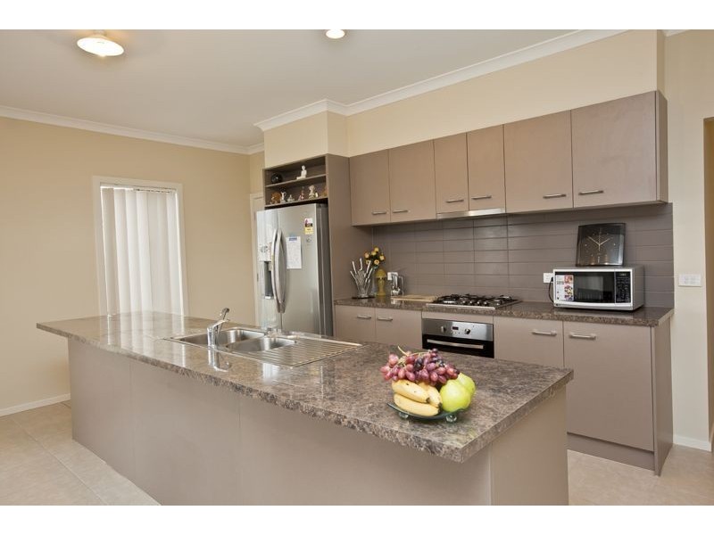 4 Kirwan Drive, Cranbourne East VIC 3977