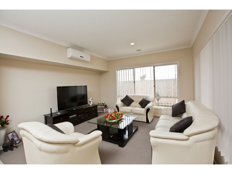 4 Kirwan Drive, Cranbourne East VIC 3977