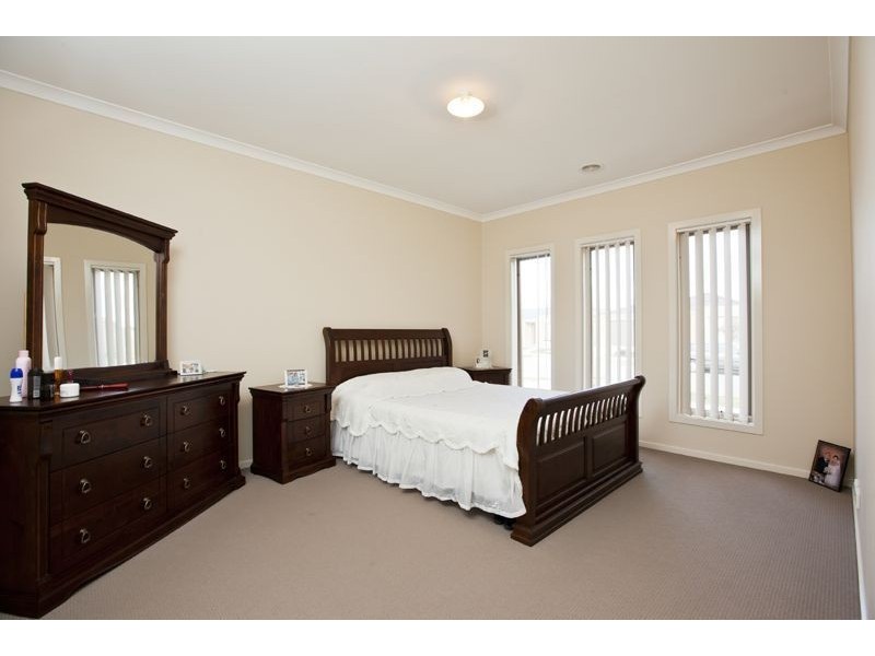 4 Kirwan Drive, Cranbourne East VIC 3977