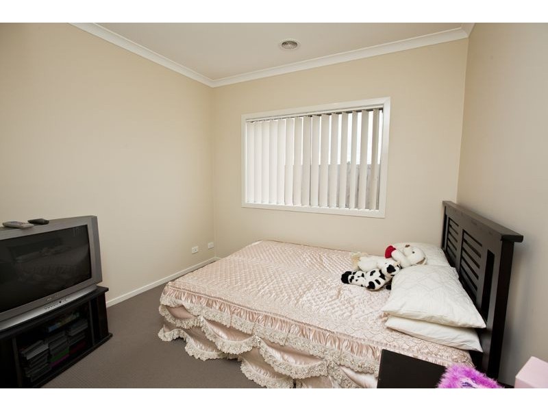 4 Kirwan Drive, Cranbourne East VIC 3977