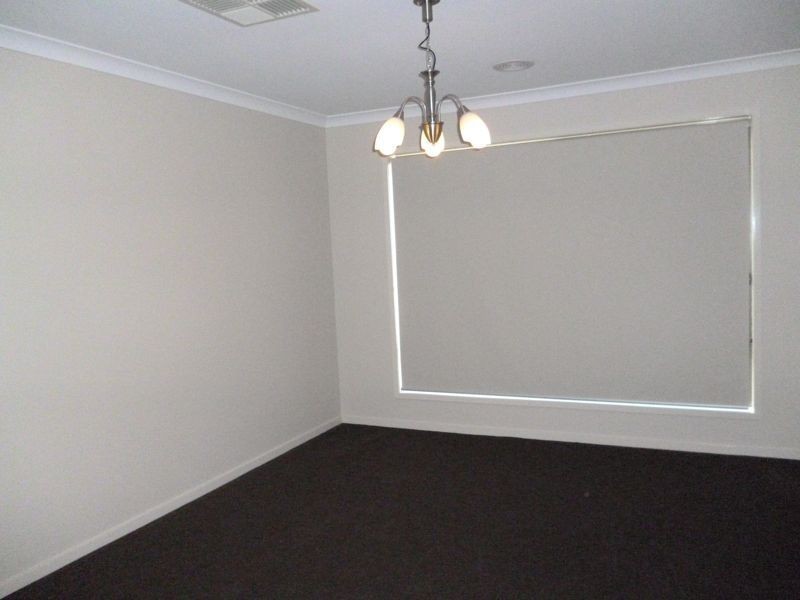 13 Hackney Circuit, Cranbourne East VIC 3977