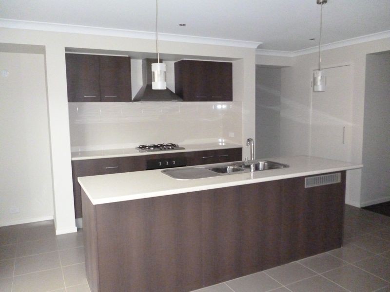 13 Hackney Circuit, Cranbourne East VIC 3977