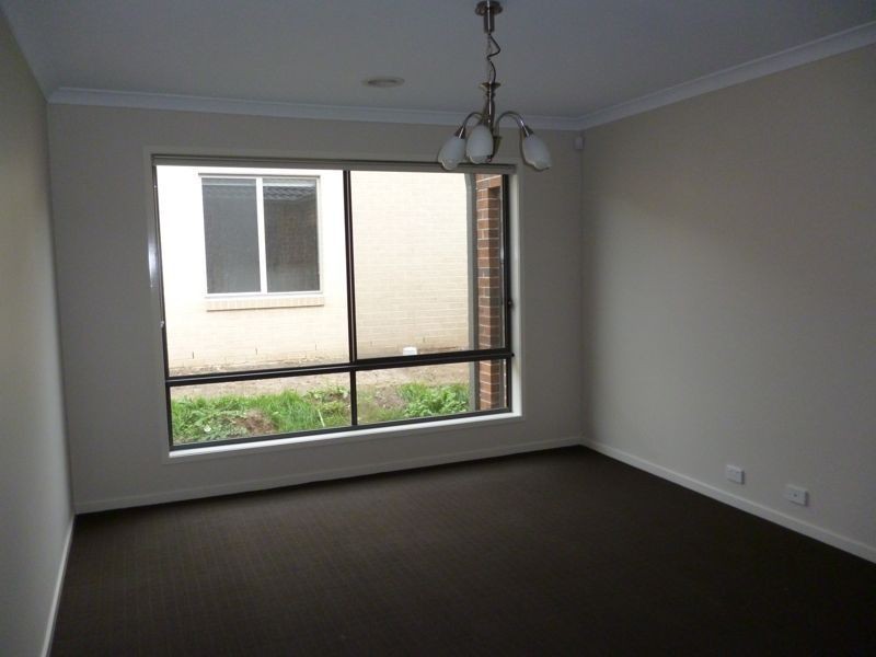 13 Hackney Circuit, Cranbourne East VIC 3977