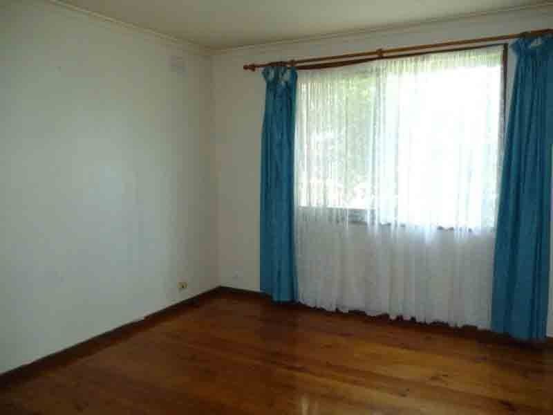 18 Dunbar Avenue, Cranbourne VIC 3977